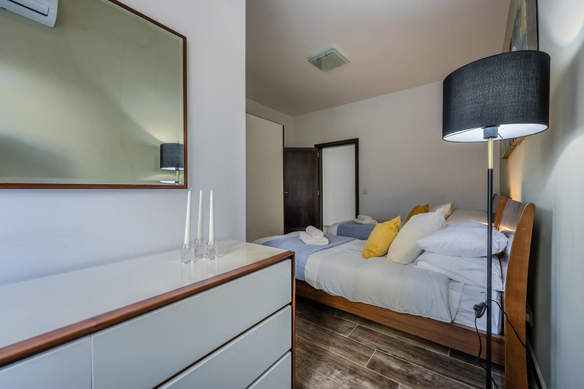 Large & Modern 3br Seafront With Large Balcony - Close To Saint Julian's, Sliema, & Manoel Island Gzira