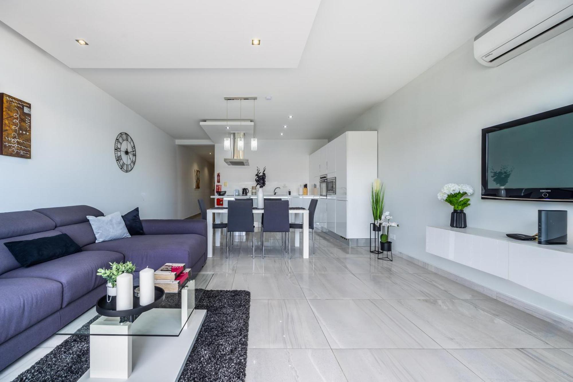 Apartment Large & Modern 3br Seafront With Large Balcony - Close To Saint Julian's, Sliema, & Manoel Island Gzira
