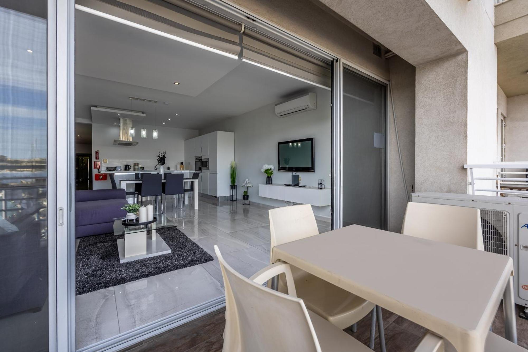 Large & Modern 3br Seafront With Large Balcony - Close To Saint Julian's, Sliema, & Manoel Island Gzira